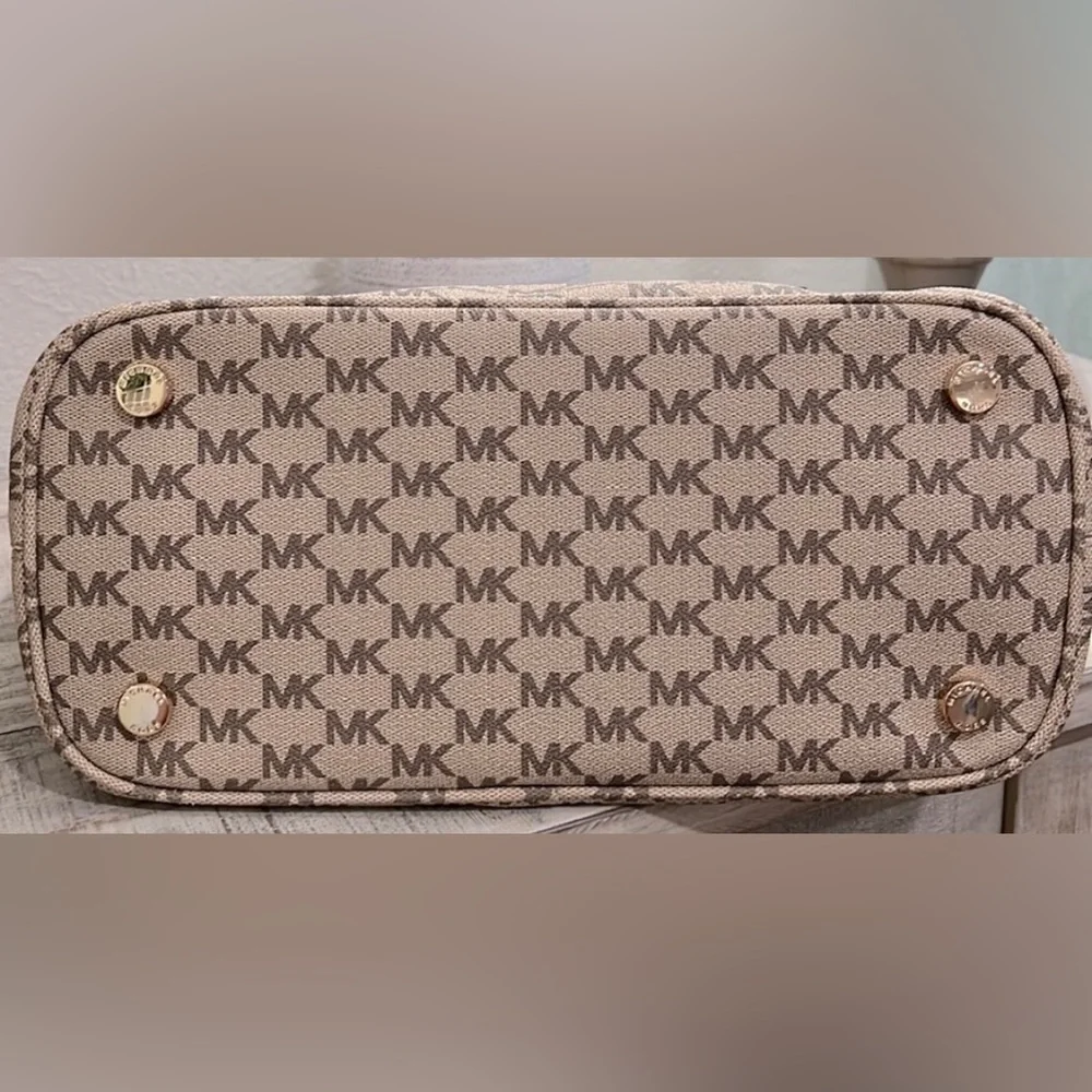 MICHAEL KORS Monogram Jet Set Tote NWT - Picture 13 of 13